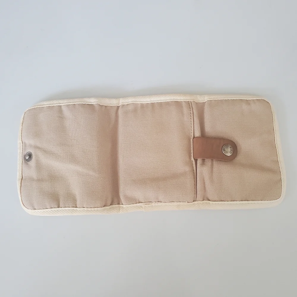 American Eagle Outfitters wallet pouch card